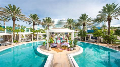 Fontainebleau Miami Beach Creates Poolside Package For Lovers Of Rose