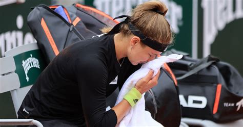 Tennis Anisimova Advances As Injured Muchova Retires In Third Set