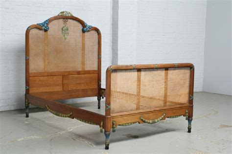 If the louis xiv furniture style was designed with the glorification of the sun king in mind and all in massive, masculine, square form, the louis xv furniture style is the complete opposite. Louis XVI Bedroom set - Bedroom sets - Belgium Antique ...