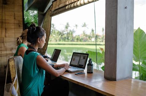 Digital Nomad Combine Vacation And Work Home