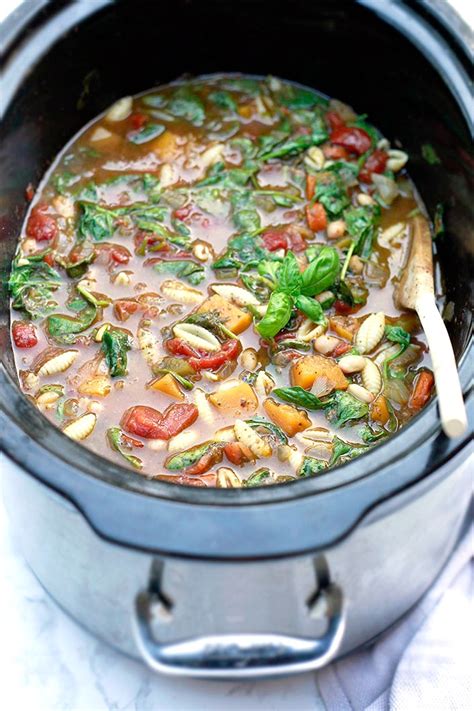 Vegetarian Slow Cooker Minestrone Soup