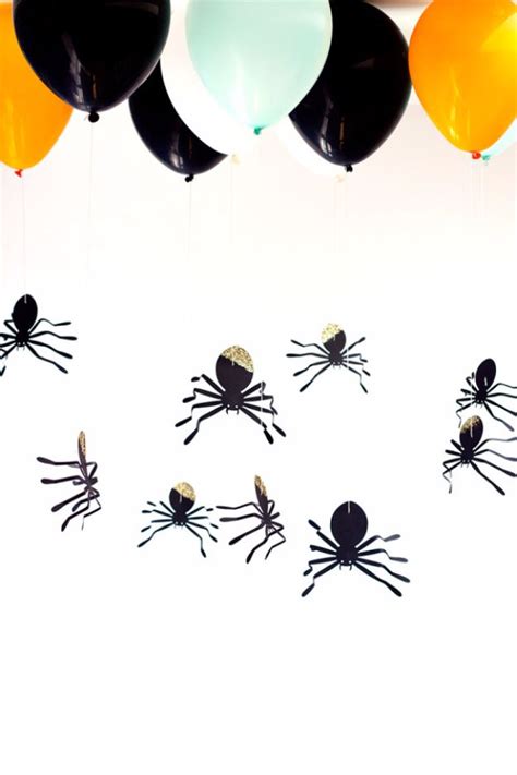 diy halloween decorations diy hanging spider balloons best easy cheap and quick halloween