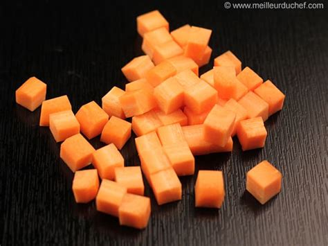 Boîte moyenne de macédoine de légume 1 petite boîte de thon au naturelle 3 oeufs 300. Tailler en Mirepoix (cubes 1 cm de côtés) - La recette ...