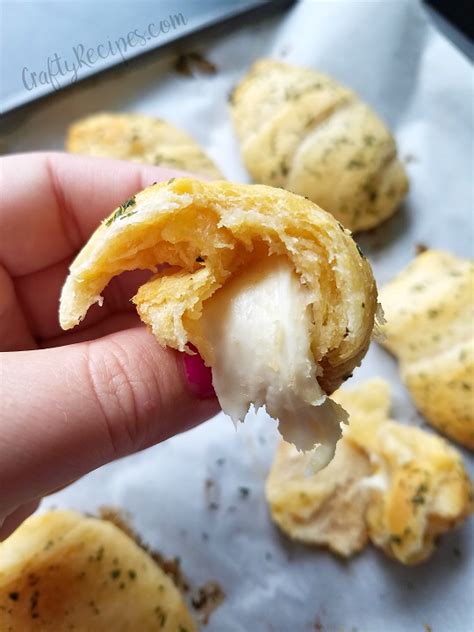 1 garlic glove (½ tsp jarred garlic). Cheesy Garlic Crescent Bombs | Easy crescent rolls