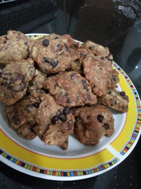Rasanya hampir sama dengan rasa biskut famous amous di sini dan chocolate chips nana di sini serta biskut coklat chips berkacang di sini. It's My LiFe: resepi biskut chocolate chips famous amos