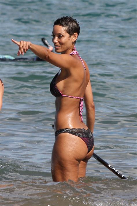 Nicole Murphy Flaunts Her Bikini Body In Hawaii Just Fab Celebs