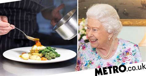 The Queen Is Looking For A Chef To Live With Her In Buckingham Palace Metro News