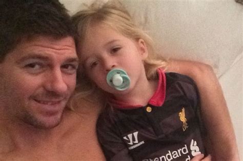 Liverpool Fc Steven Gerrard Morning Selfie With Daughter Lourdes Liverpool Echo