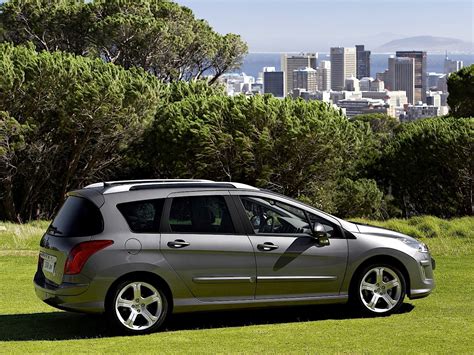 El coche familiar compacto de 5 puertas con un diseño elegante, una experiencia de conducción única y una eficiencia sorprendente. PEUGEOT 308 SW - 2008, 2009, 2010, 2011, 2012, 2013 ...