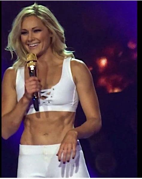 Mir ist nichts zu viel, und ich freue mich bei aller harten arbeit über mein leben. Helene Fischer in 2020 | Fischerring, Frau stil, Promis