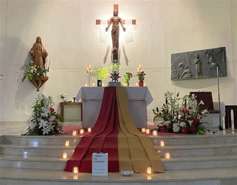 Exposición Del Santísimo En Santa Emerenciana Iglesia En Aragon