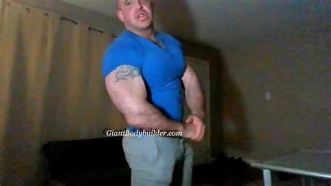 Bodybuilder Cassinelli Muscle Worship Flexing His Big Bicep Xxx