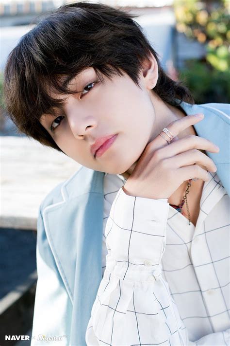 Terbukti sejak dirinya debut pada tahun 2013 hingga tahun 2021, v telah menulis sejumlah lagu yang ia tulis untuk bts maupun karir solonya. ปักพินโดย 🪐 ใน TAEHYUNG (V) - BTS | Bts แทฮยอง, คนดัง, แทฮยอง