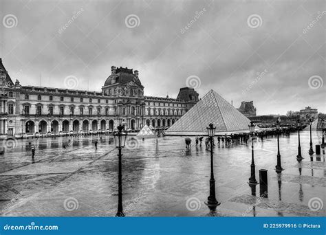 Queue Of Tourists At Louvre Museum On A Rainy Day Paris Editorial