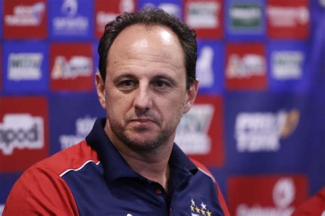 The latest tweets from @_cenioficial Após um mês e meio, Rogério Ceni retorna ao comando do ...