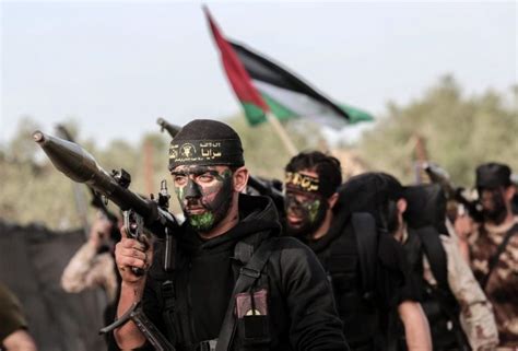 הוא בירך את פלגי ההתנגדות והזרועות הצבאיות שהיו בתיאום מתמיד עימנו, ובראשם גדודי. הג'יהאד האסלאמי מאתגר את חמאס בדרך לעימות מול ישראל - מקור ...