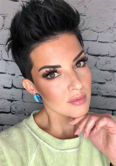 Aquí la modelo lleva un semirecogido que se puede. Los 10 mejores cortes de pelo corto para mujer que puedes ...