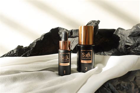 Diperkaya dengan hyaluronic acid untuk merawat kelembaban dan keremajaan kulit, serta menjaga agar tetap terhidrasi. Review Lengkap Safi Expert Solutions Intensive Ampoule!