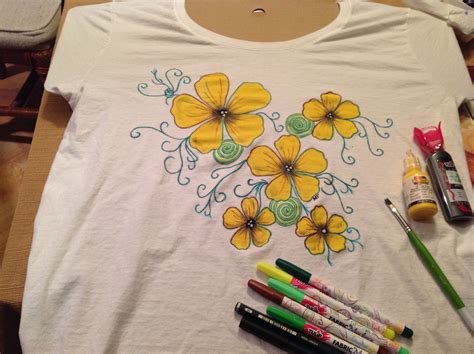 T Shirt Painting Flowers Using Scribbles 3d Fabric Paint And Tulip