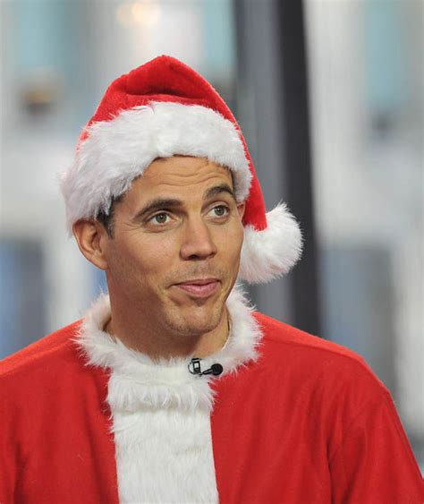 Steve O Wears His Best Santa Suit Celebrity Santas Pictures Pics