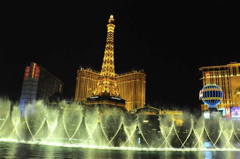 Bellagio´s Fountain And Paris Hotel Las Vegas Paris Hotel Las Vegas