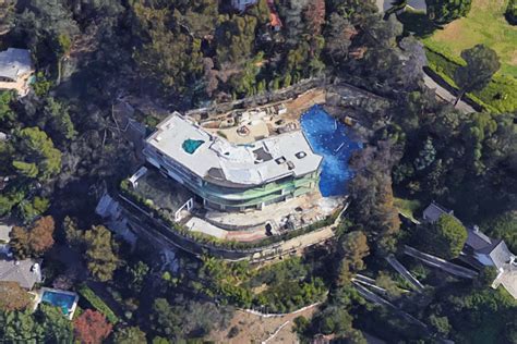 After being ordered to demolish mansion. Is more illegal work going on at Mohamed Hadid's Bel Air ...