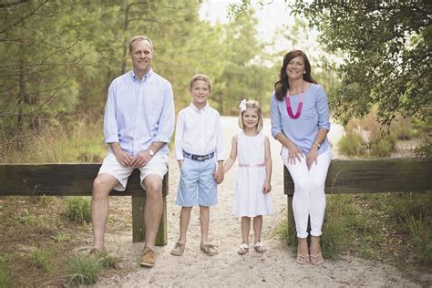 This is a horror story that comes from the minds of stephen king and his son joe hill. Tall Summer Grass Family Pictures | Blue and White Outfit Ideas (With images) | Family picture ...