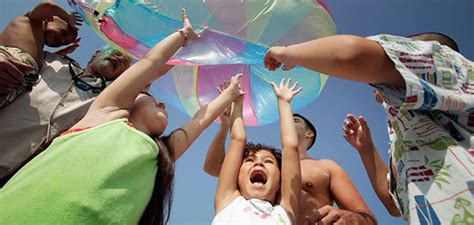 A diferencia de los anteriores, estos son más contemporáneos e involucran a gran cantidad de personas. Juegos para fomentar la autoestima en los niños