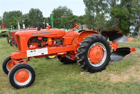 2017 Threshing Bee — Antique Tractor Club