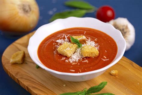 Easy 3 Ingredient Tomato Soup With Canned Tomatoes Mind Over Munch