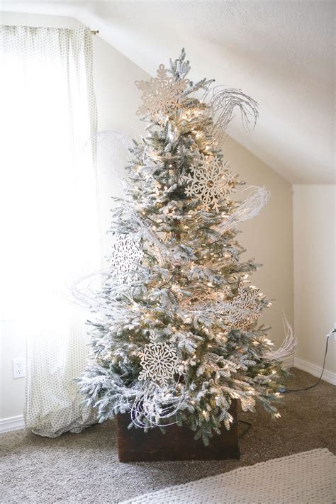 Cut out the figures according to the template, first on paper, then move them on the fabric. How to decorate your Christmas tree step by step | How to ...