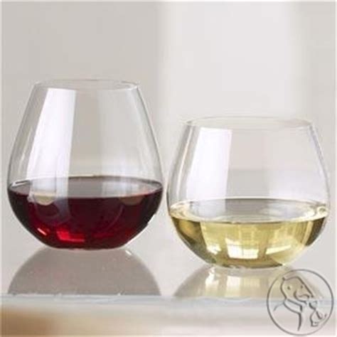 Allora scegliete dei calici personalizzati, sui quali incidere la vostra dedica speciale! I bicchieri da vino - Servire il vino