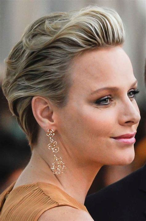 Jan 02, 2021 · however, christmas joy is in rather short supply in photographs of his wife charlene, a former olympic swimmer. Les coiffures de Charlene de Monaco | Coupe de cheveux ...