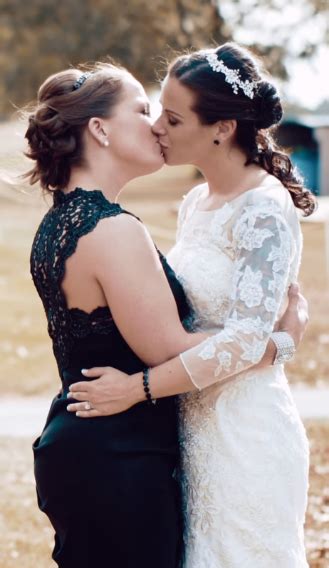 Lesbian Real Wedding Kiss Photo In Pennsylvania You Have To See This