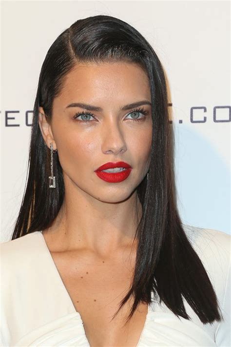 Adriana Lima S Hairstyles Hair Colors Steal Her Style Adriana