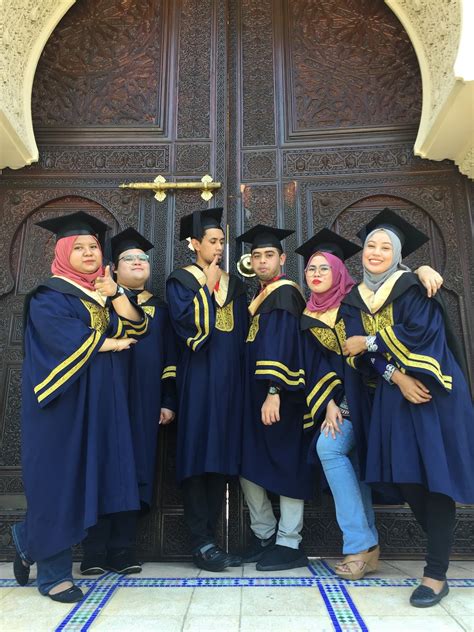 Bahagian pengurusan rekod pelajar dan konvokesyen adalah pusat utama yang mengendalikan pengurusan rekod pelajra yang melibatkan penyenggaraan. Istiadat Konvokesyen UITM ke 86 - My 3rd Convocation ...