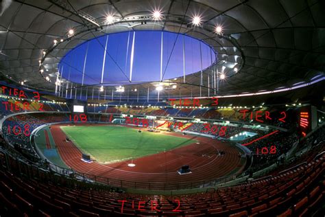 Stadium nasional yang menjadi venue bagi upacara perasmian sukan komanwel xvi kl 98 adalah merupakan antara stadium yang terbesar didunia dengan kapasiti penonton seramai 87,000 orang. HOME OF SPORTS: Stadium Putra Bukit Jalil