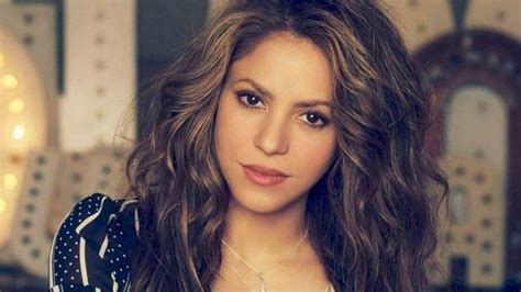 Welcome to shakira's official youtube channel. Shakira reaparece con nuevo look en este 2020 e impresiona ...