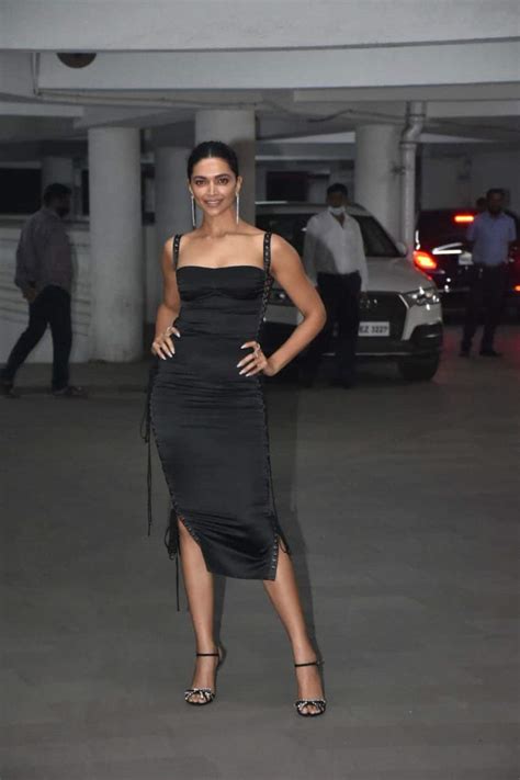 Kareena Kapoor Malaika Deepika Padukone And Others Dazzle In Black