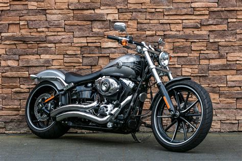 Vivid black, brilliant silver pearl, mysterious red sunglo/blackened cayenne sunglo. 2015 Harley -Davidson Softail FXSB Breakout RV - USbikes