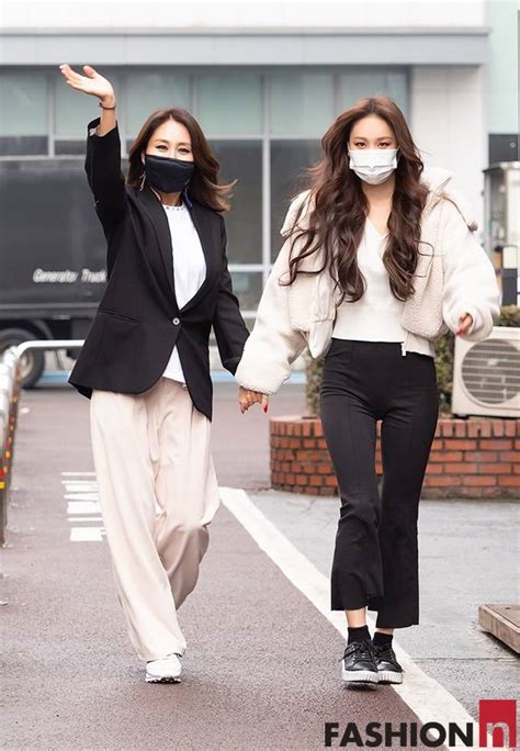 Ttang wiye modeun geot gipi jamdeulgo bammada naege eodumeul naeryeojune. 패션엔 :: 패션엔 포토 최정원·유하, 딱 봐도 모녀지간! 애정 ...