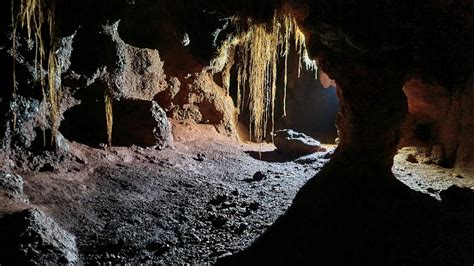 Algo Em Uma Caverna