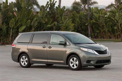 Used 2014 toyota sienna xle with fwd, keyless entry, spoiler, passenger van, alloy wheels, third row seating, 17 inch wheels. 2014 Toyota Sienna Remains the Only AWD Family Van ...