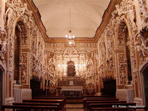 Spinazzola hebt den ball aus dem linken halbraum an den zweiten pfosten zu chiesa, der den ball aus der luft pflückt und. Chiesa Annunziata, barocke Delirium, Castelbuono - Italien