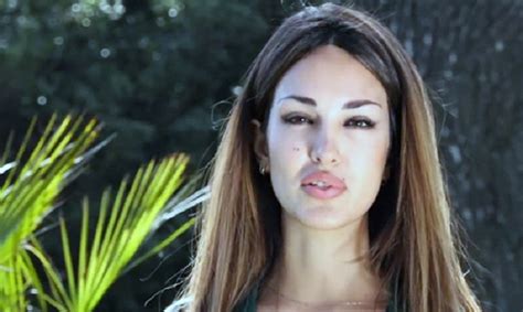 Questa volta a far scalpore sono state alcune foto pubblicate da lei stessa sul suo profilo privato. Uomini e Donne, Rosa Perrotta al Grande Fratello Vip: l ...