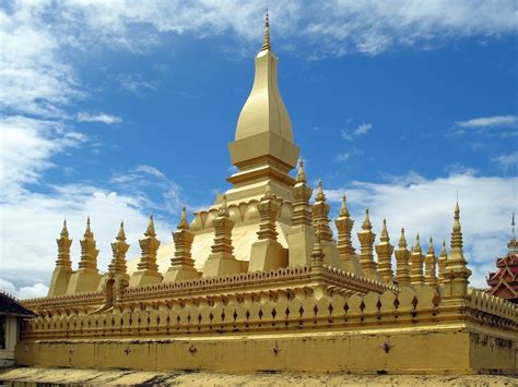 pha-that-luang-in-vientiane-laos-tourist-spots-around-the-world