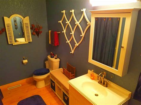 The bathroom is a full private bathroom, with the basic amenities. Trout Lodge Log Cabin | Iowa Cabin Rentals