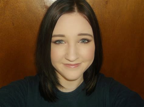 Annabelle fleur's middle part bob. Eat Sleep Makeup: Growing Out A Bob: Haircut Update!