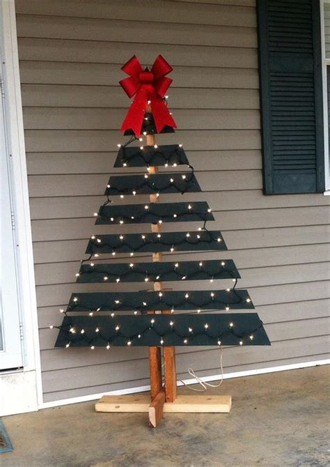 Turn A Wood Pallet Into A Christmas Tree Home Design Garden