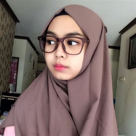 Dua kakak ria ricis, shindy dan oki setiana dewi mengungkapkan kriteria calon suami idaman sang adik. Ria Ricis - YouTube